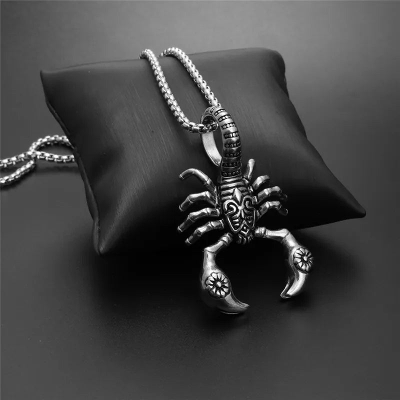 Collier pendentif scorpion titane - vue 2